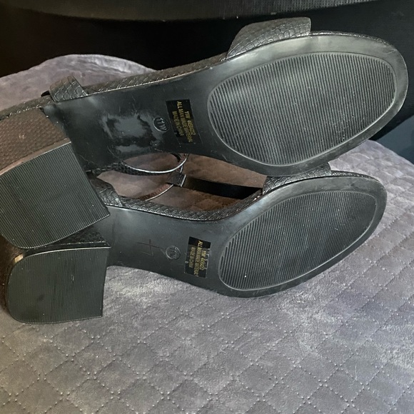 C Comfort Black Sandals - Picture 7 of 8